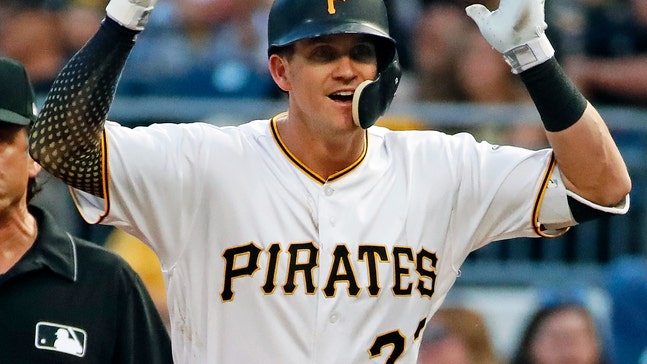 Bell caps historic month in style, Pirates top Brewers 9-4